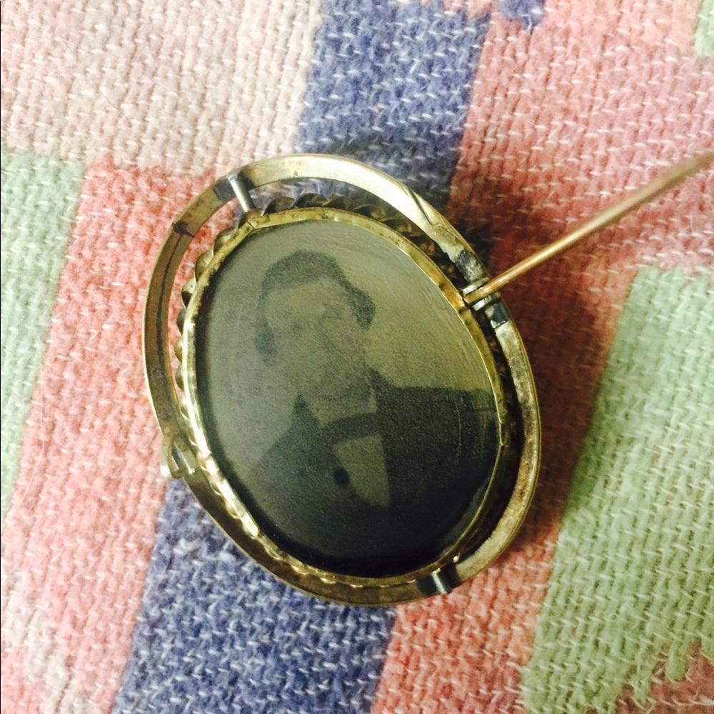 Late 1800's Victorian Swivel Mourning Brooch🖤 - Picture 3 of 5